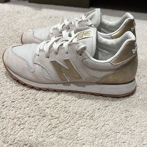 New balance women's sneaker, size 7.5, white and gold.